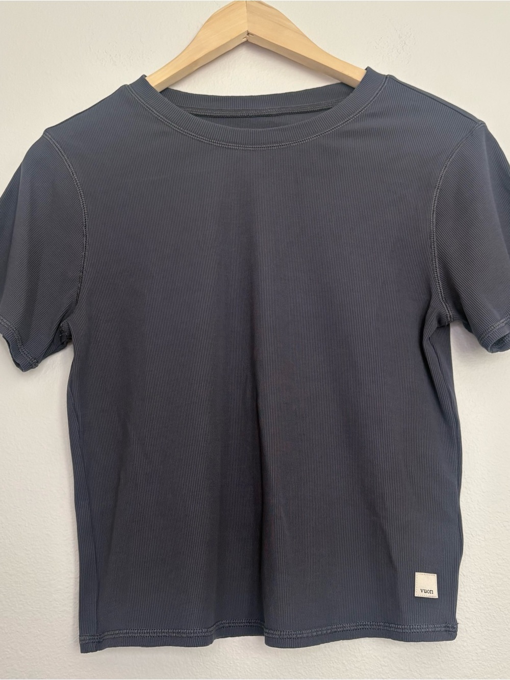 Vuori Pose Ribbed Fitted Tee Women’s Large Gray Workout Everyday